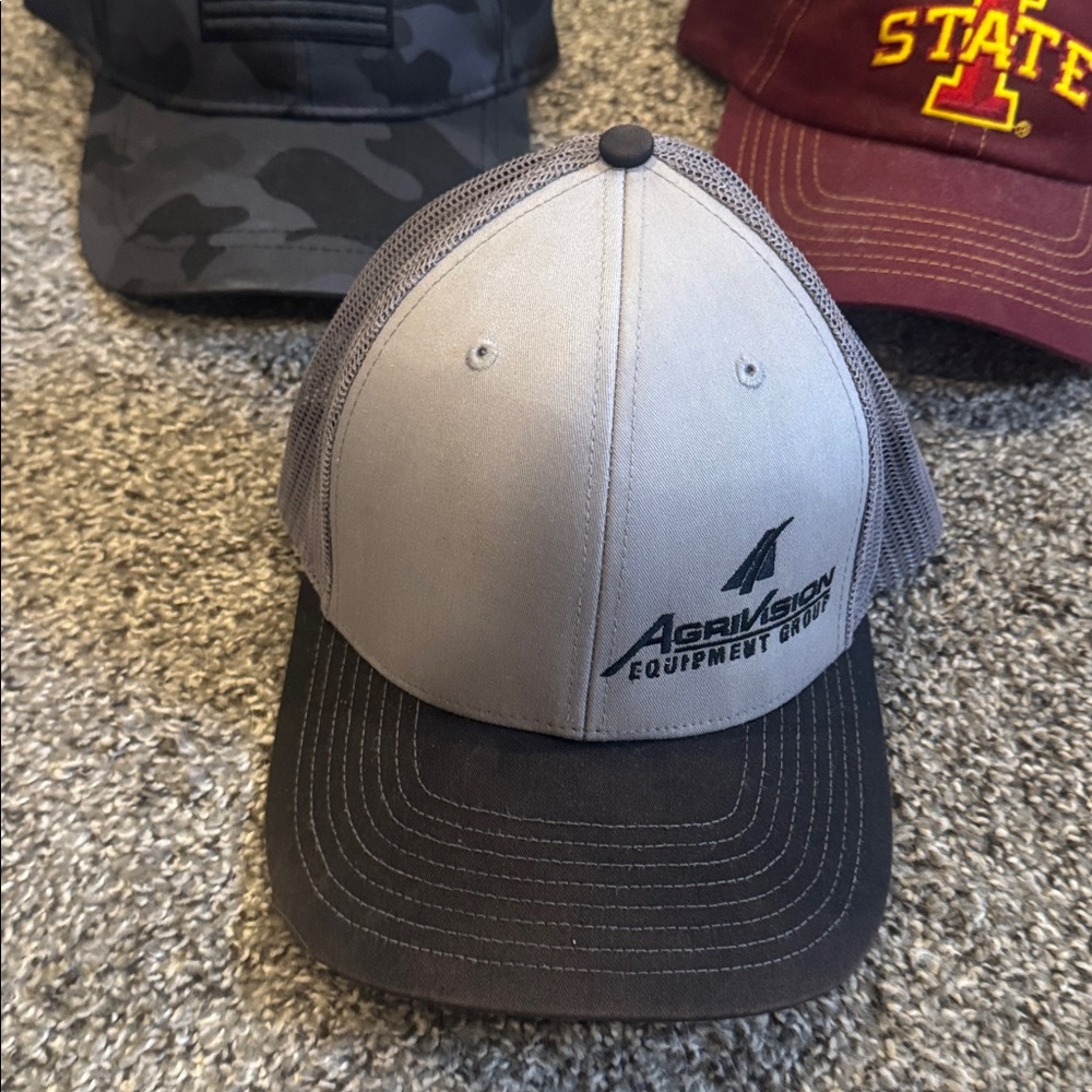 Assorted Baseball Caps Collection - Picture 3 of 6